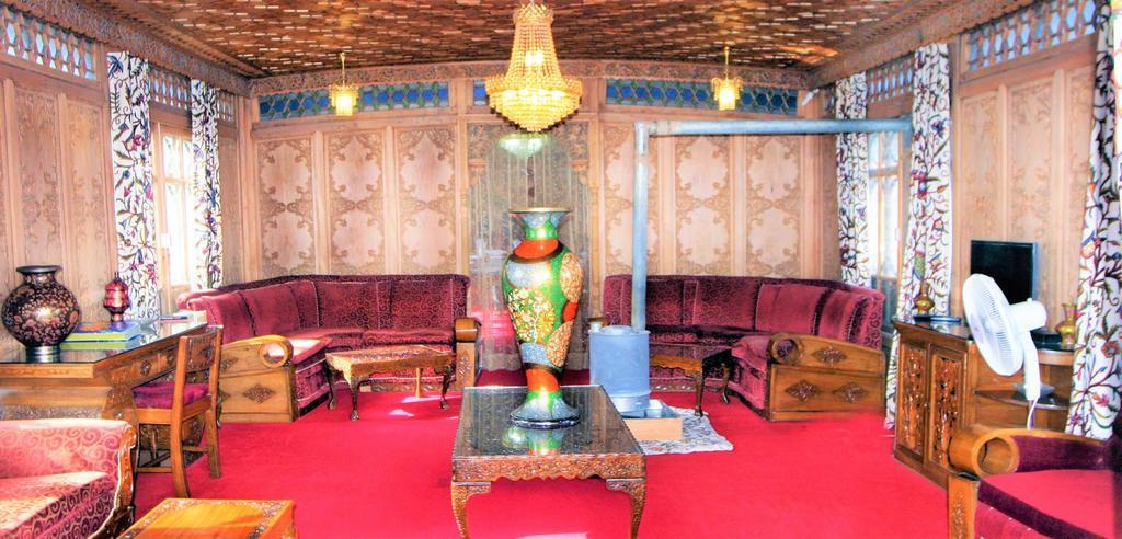 Yadgaar Houseboats Hotel Srīnagar Exterior foto