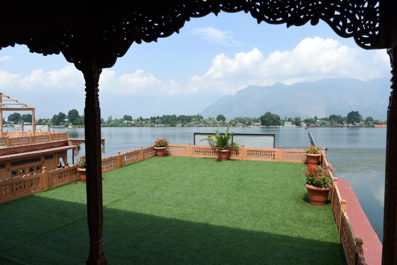 Yadgaar Houseboats Hotel Srīnagar Exterior foto